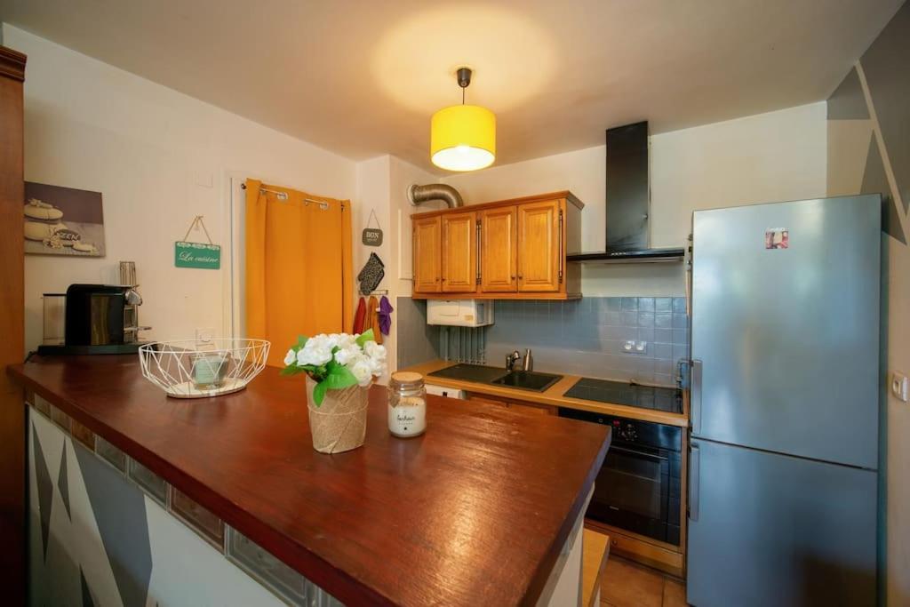 Appartement Tout Equipe Terrasse Et Parking Prive Marseille Luaran gambar